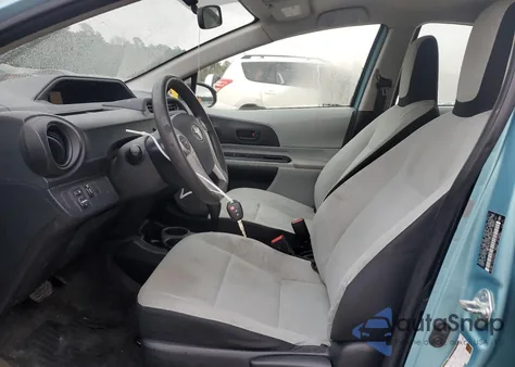 2013 Toyota Prius C z USA, uszkodzony, nr VIN JTDKDTB32D1053644